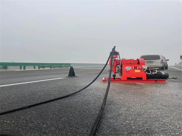 沿滩马路路基路面开裂下沉注浆加固灌浆