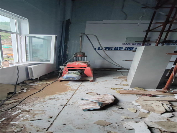 沿滩地基基础下沉墙体裂缝加固注浆顶升施工